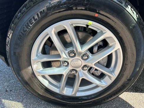 New 2025 Jeep Grand Cherokee Laredo X w/ Trailer Tow Package image 10