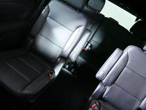 Certified 2022 Chevrolet Tahoe Z71 w/ Luxury Package AWD/4WD image 12