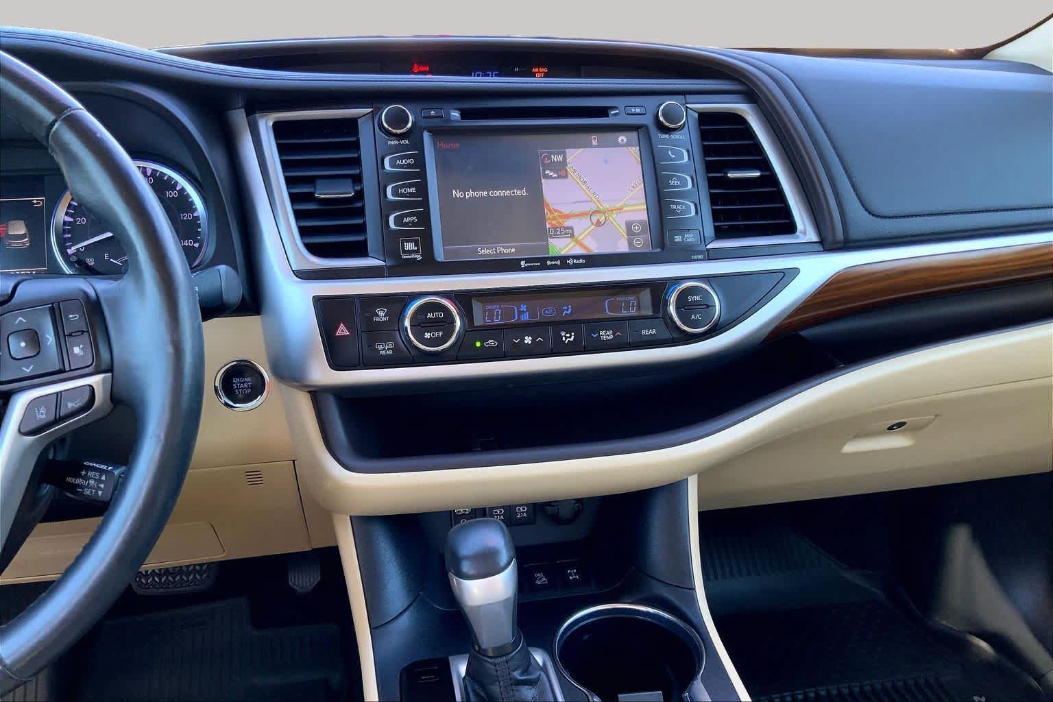 Used 2018 Toyota Highlander Limited Platinum AWD/4WD image 7