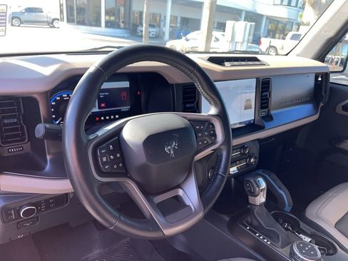 Used 2023 Ford Bronco Wildtrak image 9