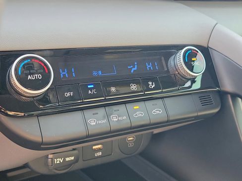 Used 2025 Hyundai Elantra Sport image 22