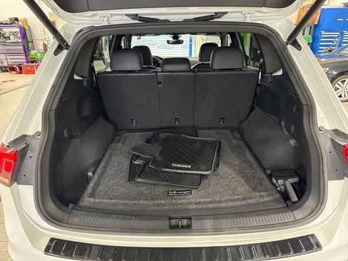 Certified 2022 Volkswagen Tiguan SE R-Line image 28