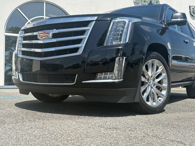 Used 2020 Cadillac Escalade Premium Luxury RWD image 2