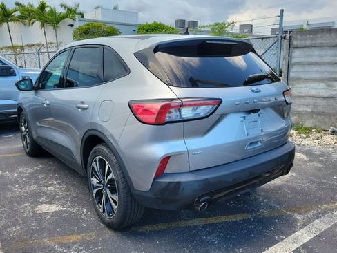 Used 2022 Ford Escape SE w/ SE Sport Appearance Package FWD image 4