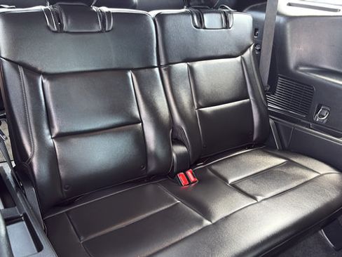 Used 2023 Ford Explorer XLT w/ Equipment Group 202A AWD/4WD image 28
