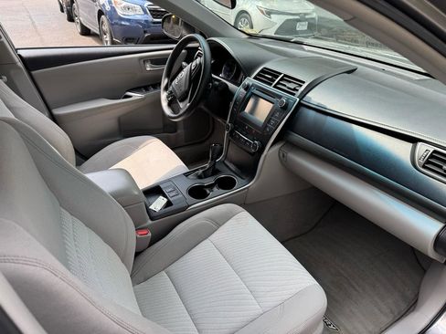 Used 2017 Toyota Camry LE FWD image 14