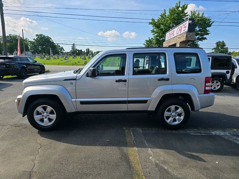 Used 2012 Jeep Liberty Sport AWD/4WD image 6