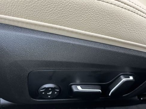 Certified 2024 BMW 330i xDrive Sedan w/ Convenience Package image 13