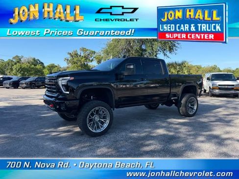 Used 2025 Chevrolet Silverado 2500 LTZ w/ LTZ Plus Package image 3