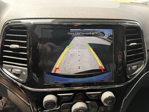 Used 2020 Jeep Grand Cherokee Limited RWD image 11
