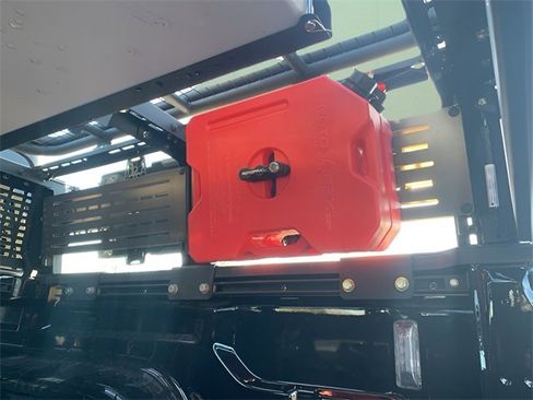 Used 2023 Jeep Gladiator Sport image 29