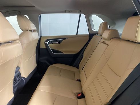 Used 2019 Toyota RAV4 Limited w/ Carpet Mat Package image 31