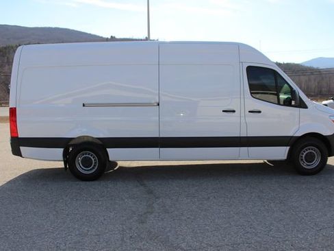 Used 2023 Mercedes-Benz Sprinter 2500 image 36