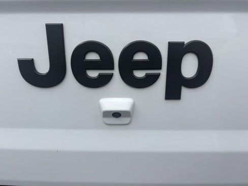 Used 2025 Jeep Gladiator Sport AWD/4WD image 16