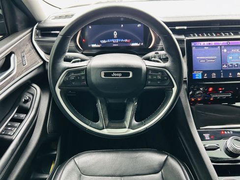 Used 2022 Jeep Grand Cherokee L Limited image 19