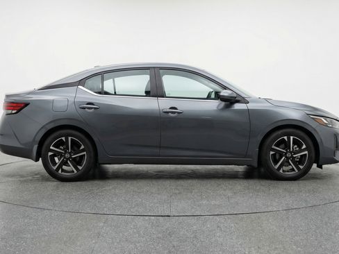 Used 2025 Nissan Sentra SV FWD image 11