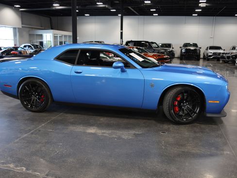 Used 2023 Dodge Challenger SRT Hellcat w/ Driver Convenience Group RWD image 8