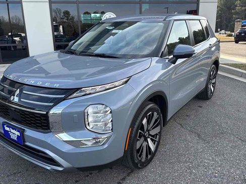 New 2026 Mitsubishi Outlander SE image 1