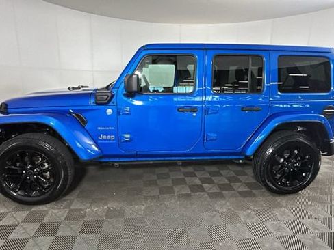 Used 2024 Jeep Wrangler Unlimited Sahara AWD/4WD image 5