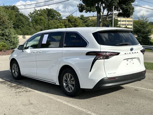 Used 2025 Toyota Sienna LE AWD/4WD image 33