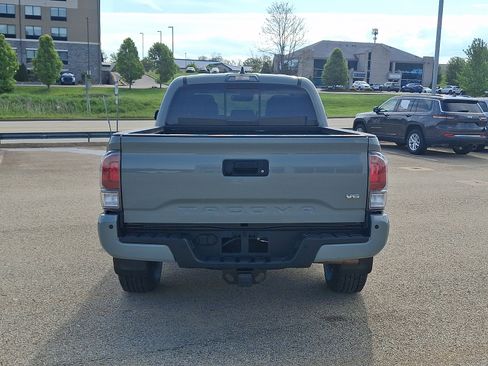 Certified 2022 Toyota Tacoma TRD Off-Road w/ TRD Premium Off Road Package AWD/4WD image 5