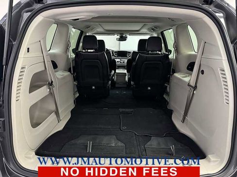 Used 2023 Chrysler Pacifica Limited image 19