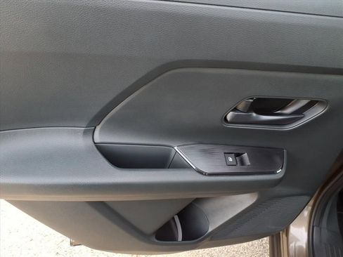 Used 2025 Nissan Kicks S image 33