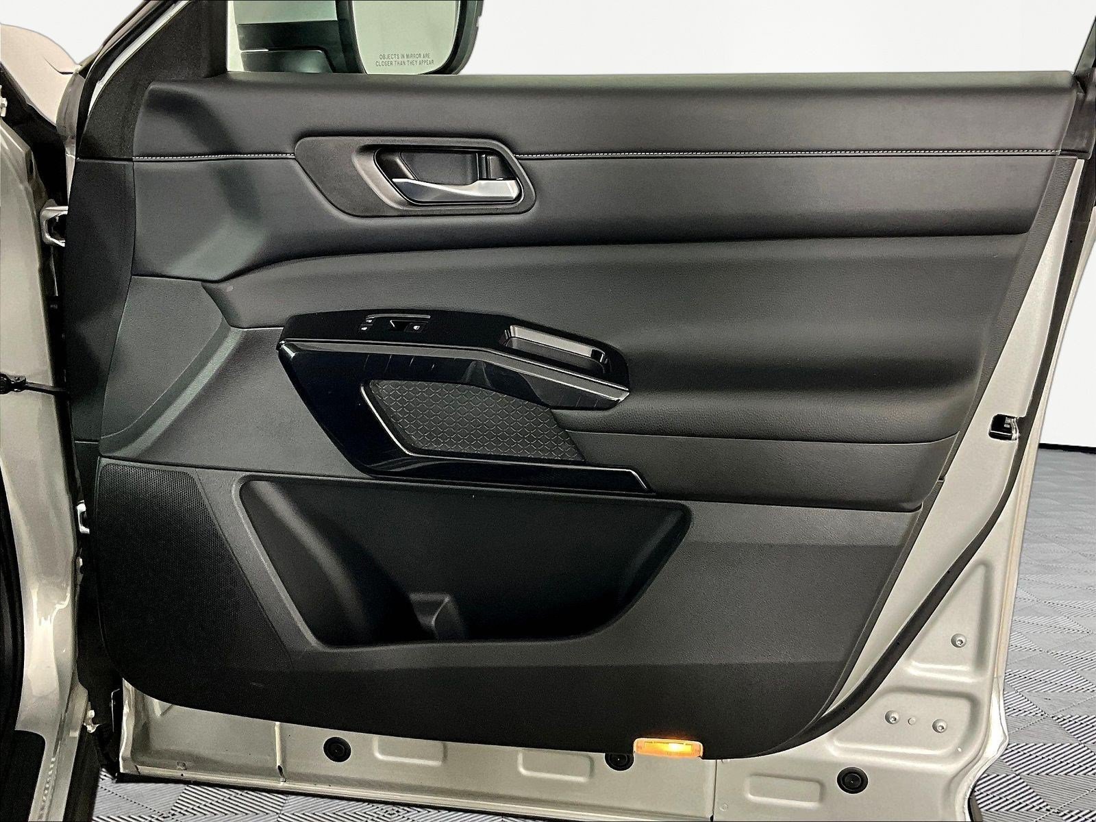 Used 2022 Nissan Pathfinder SV AWD/4WD image 28