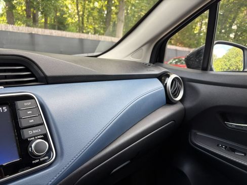 Used 2025 Nissan Versa SV FWD image 33