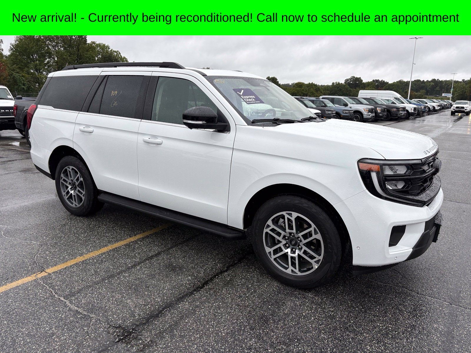 Used 2025 Ford Expedition Active AWD/4WD image 2