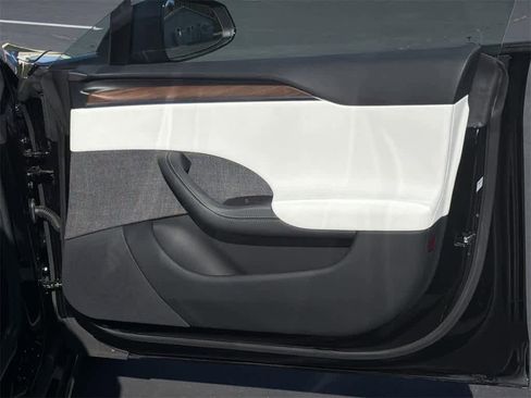 Used 2022 Tesla Model S image 33