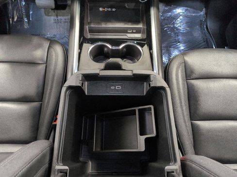 Used 2025 Chevrolet Suburban Z71 AWD/4WD image 18