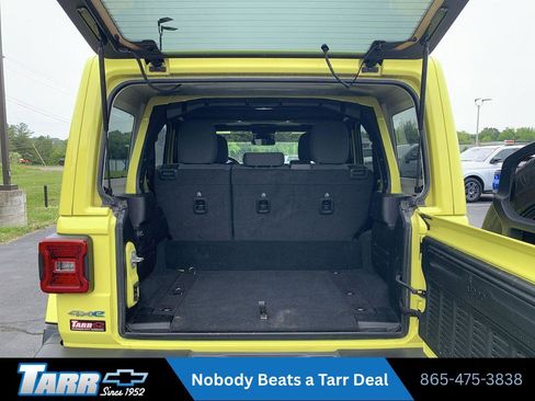 Used 2024 Jeep Wrangler Unlimited Sahara AWD/4WD image 17