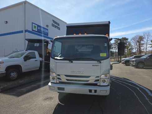 Used 2024 Isuzu NPR RWD image 19