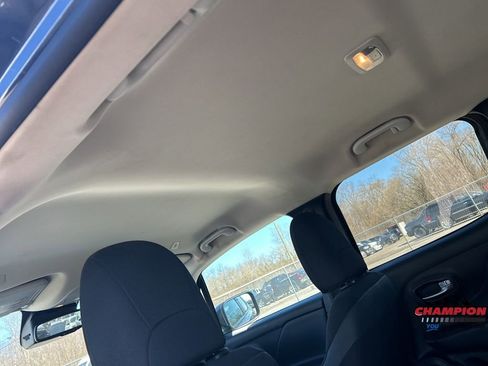 Used 2019 Jeep Renegade Altitude w/ Quick Order Package 2XM AWD/4WD image 13