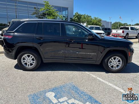 Used 2023 Jeep Grand Cherokee Laredo AWD/4WD image 29