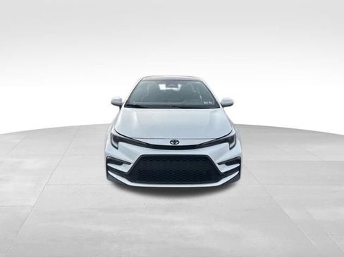 Used 2023 Toyota Corolla SE w/ SE Premium Package image 9