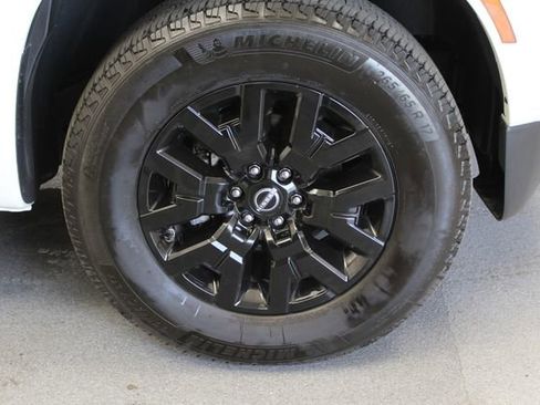 Used 2023 Nissan Frontier SV w/ Technology Package RWD image 5