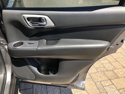 Used 2019 Nissan Pathfinder SV AWD/4WD image 36