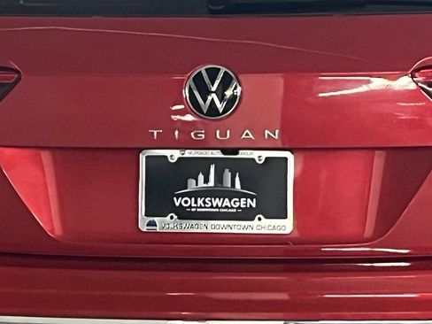 Certified 2024 Volkswagen Tiguan SE w/ Panoramic Sunroof Package AWD/4WD image 35