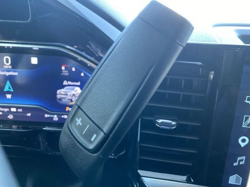 Used 2025 Chevrolet Silverado 1500 LT AWD/4WD image 16