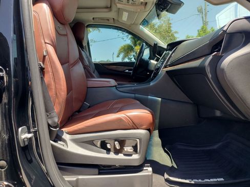 Used 2015 Cadillac Escalade Luxury AWD/4WD image 19