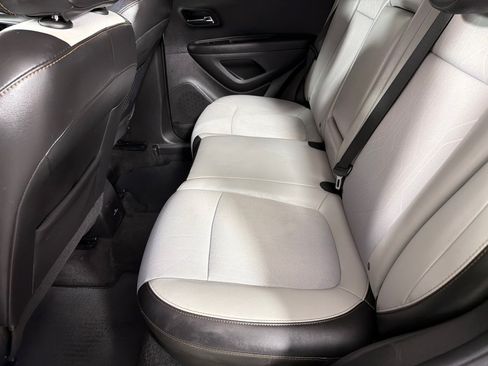 Used 2021 Chevrolet Trax LT FWD image 19