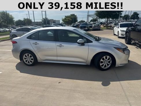 Used 2025 Toyota Corolla LE FWD image 2