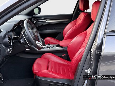 Used 2023 Alfa Romeo Stelvio Veloce image 10