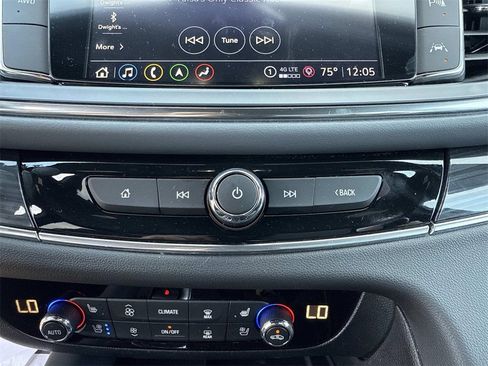 Used 2024 Buick Enclave Premium image 19