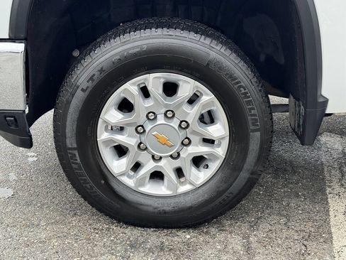 Used 2025 Chevrolet Silverado 3500 LT AWD/4WD image 3