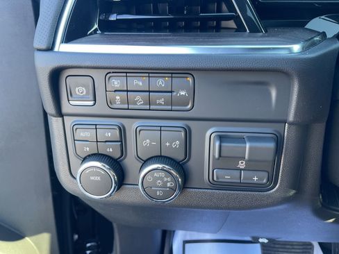 New 2026 Chevrolet Suburban Premier AWD/4WD image 27