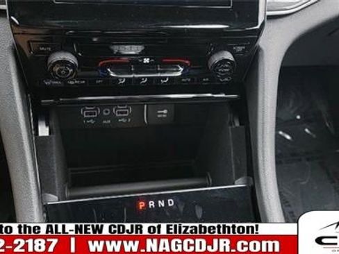 New 2022 Jeep Grand Cherokee L Laredo w/ Luxury Tech Group I image 15