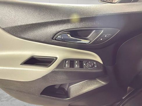 Used 2020 Chevrolet Equinox LS image 23